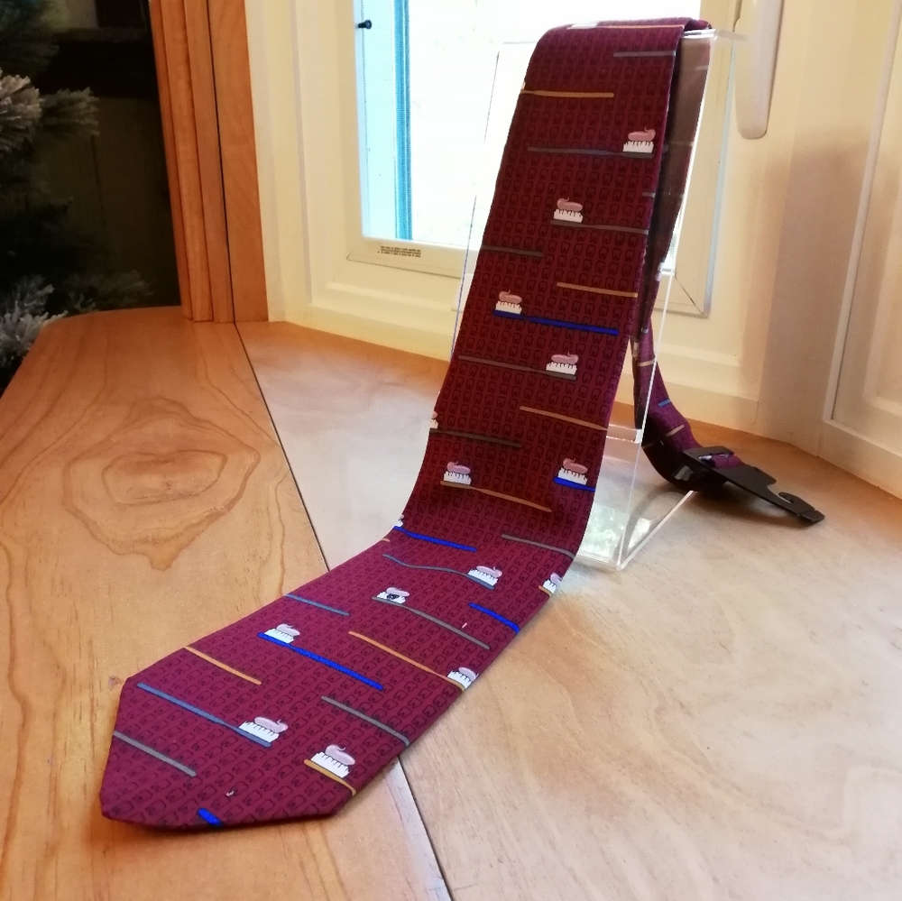 Vicky Davis Toothbrush NWOT Tie
